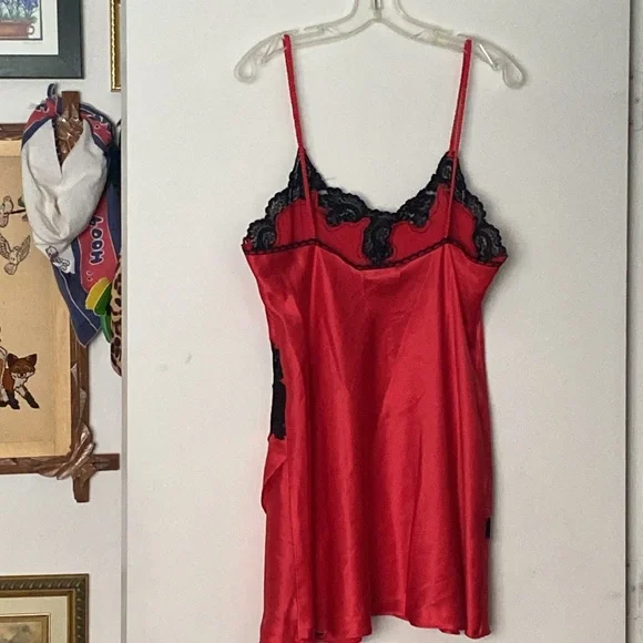 Vintage Victoria’s Secret gold label lace slip - Picture 10 of 14